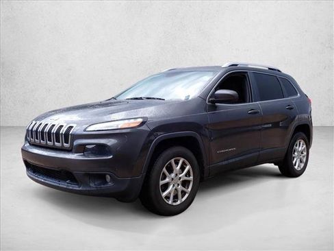 Used 2016 Jeep Cherokee Latitude w/ Cold Weather Group AWD/4WD image 11