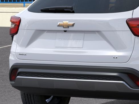 New 2026 Chevrolet Trax LT w/ Driver Confidence Package FWD image 14