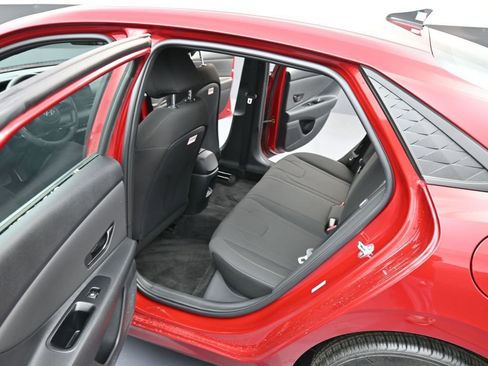 Certified 2025 Hyundai Elantra Sport FWD image 11
