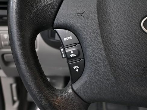 Used 2008 Hyundai Entourage GLS FWD image 23