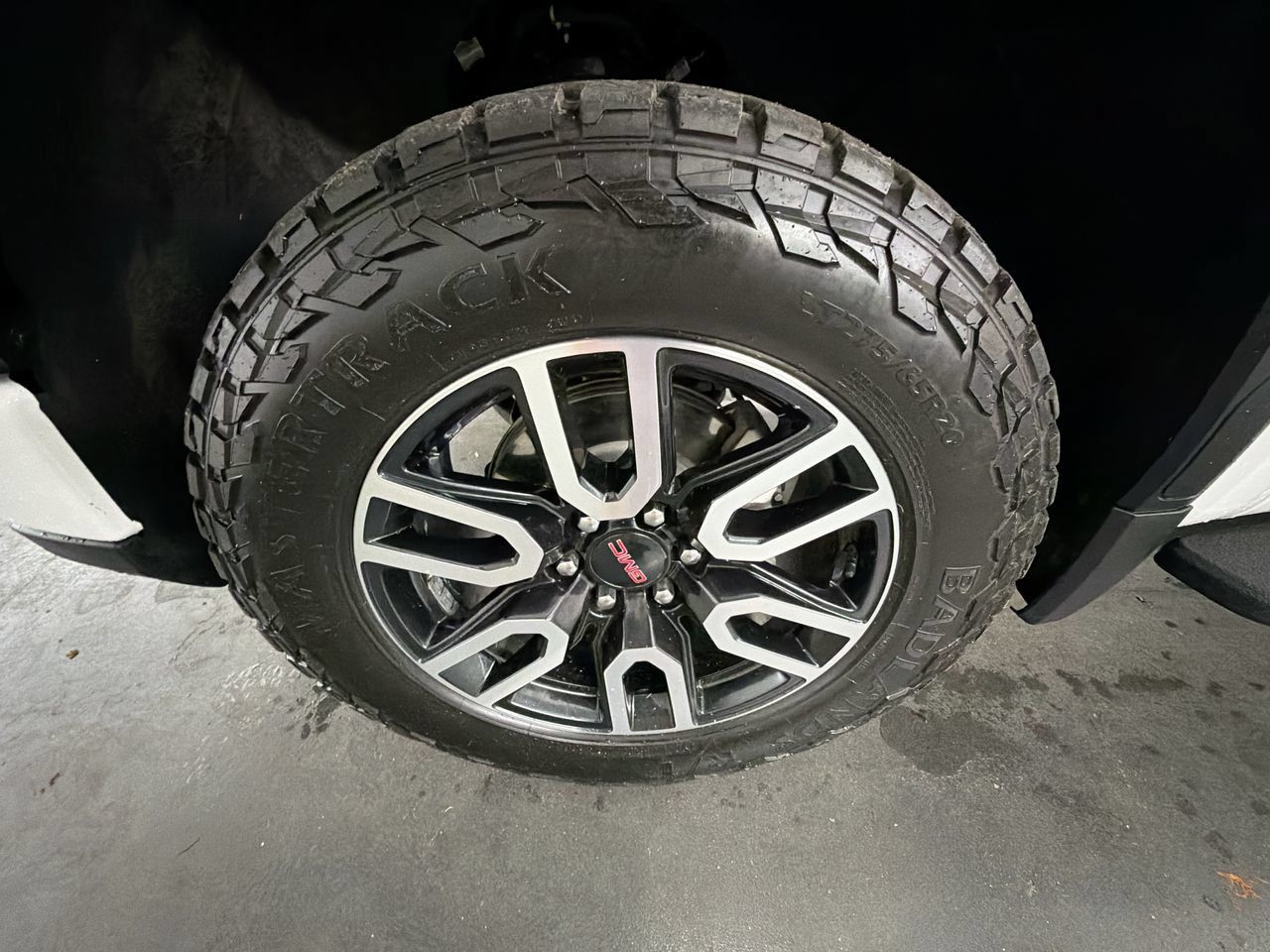 Certified 2025 GMC Sierra 1500 AT4 w/ AT4 Premium Package AWD/4WD image 34