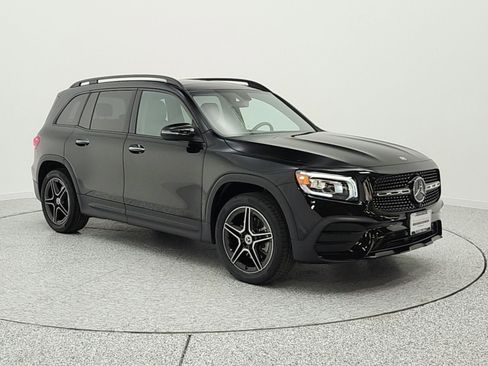 Used 2023 Mercedes-Benz GLB 250 image 3