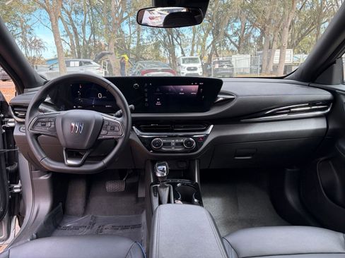 Used 2025 Buick Envista Sport Touring image 39