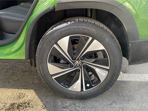 New 2026 Volkswagen Taos SE image 26