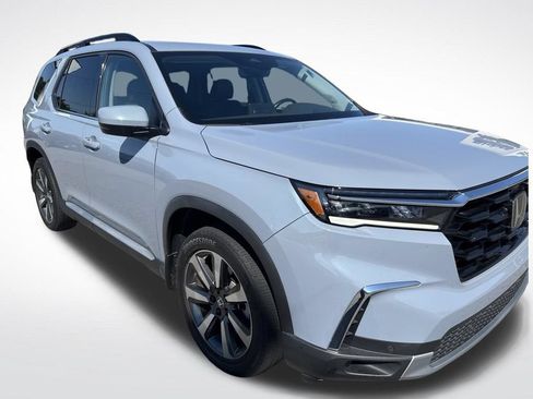 Used 2024 Honda Pilot Touring image 12