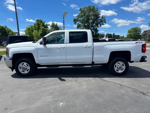 Used 2018 Chevrolet Silverado 2500 LT AWD/4WD image 2