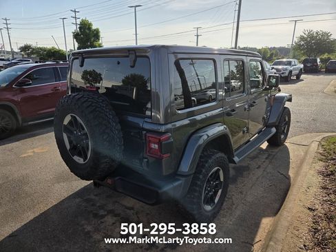 Used 2018 Jeep Wrangler Unlimited Sahara AWD/4WD image 10