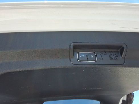 Used 2020 Ford Explorer XLT AWD/4WD image 24