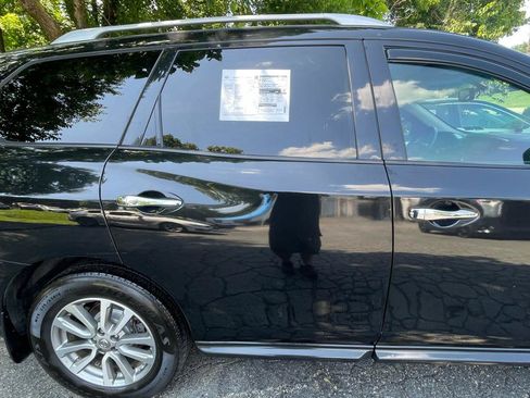 Used 2015 Nissan Pathfinder SV AWD/4WD image 9