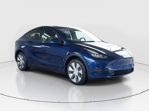 Used 2023 Tesla Model Y Long Range image 3