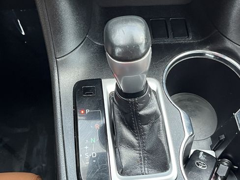 Used 2019 Toyota Highlander Limited FWD image 23