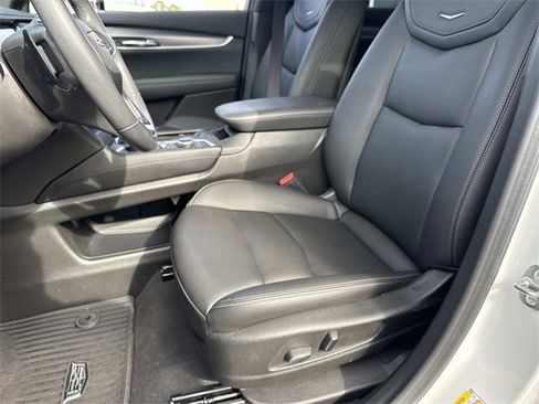 Used 2024 Cadillac XT6 Luxury image 17