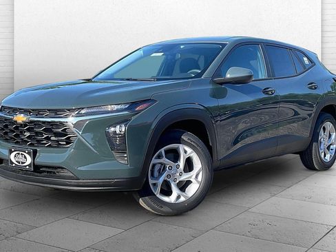 New 2026 Chevrolet Trax LS FWD image 2