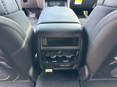 New 2025 Jeep Grand Cherokee Altitude image 17