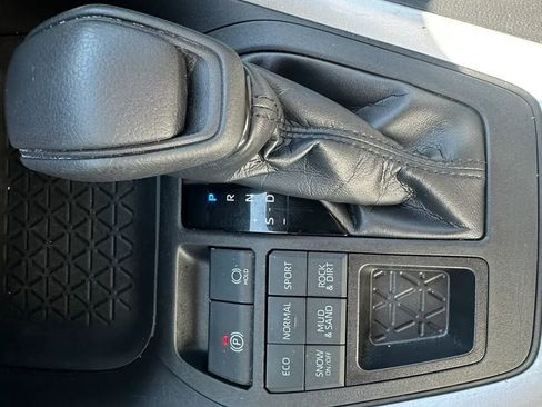 Used 2023 Toyota RAV4 LE AWD/4WD image 17