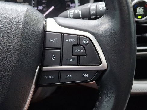 Used 2023 Toyota Highlander XLE FWD image 23