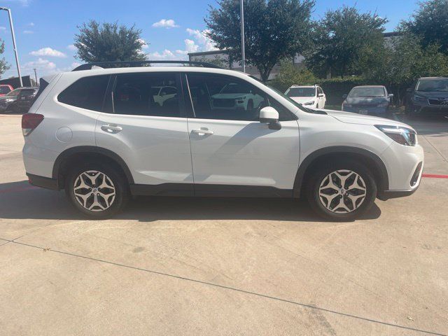 Used 2019 Subaru Forester Premium w/ All-Weather Package AWD/4WD image 2
