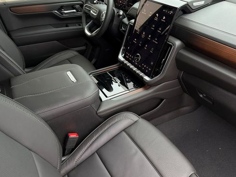 New 2026 GMC Yukon XL Denali AWD/4WD image 17