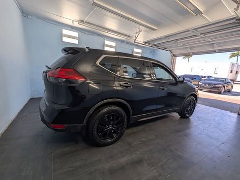 Used 2017 Nissan Rogue S image 11