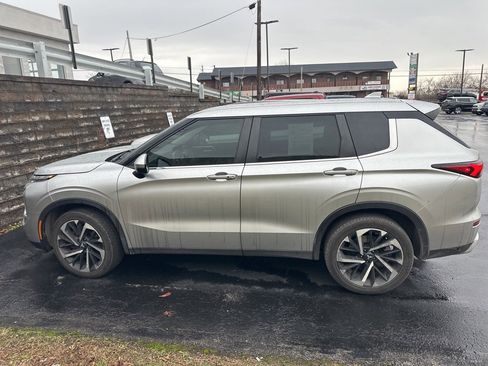 Used 2022 Mitsubishi Outlander SE image 6