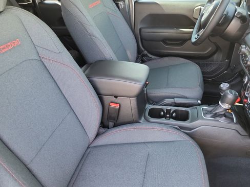 New 2025 Jeep Gladiator Rubicon w/ Convenience Group image 19