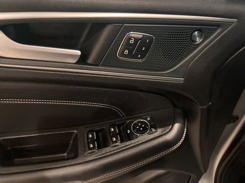 Used 2024 Ford Edge Titanium image 10