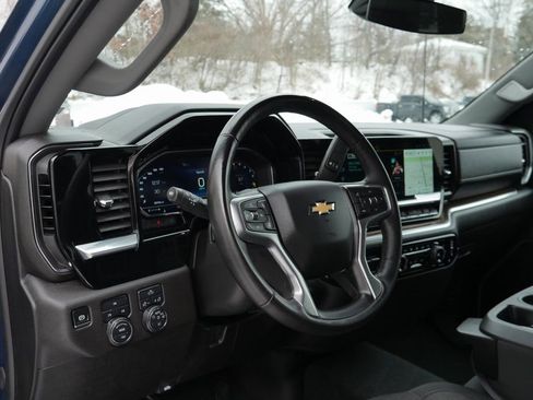 Used 2025 Chevrolet Silverado 2500 LT w/ Convenience Package image 10