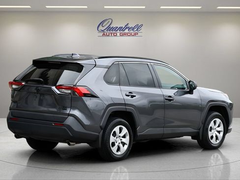 Used 2021 Toyota RAV4 LE AWD/4WD image 4
