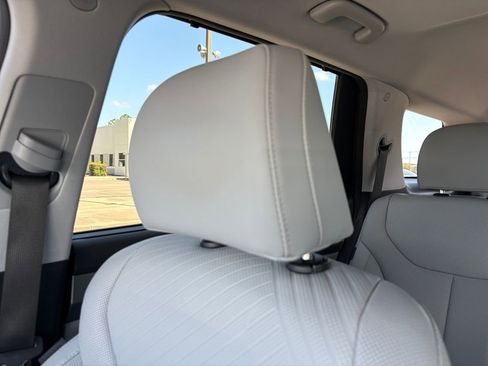 Used 2024 Hyundai Palisade SEL FWD image 16