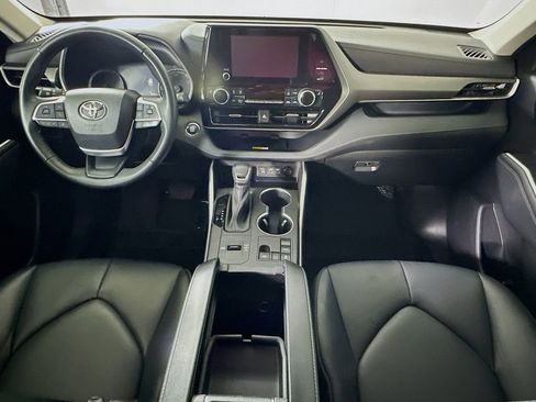 Used 2023 Toyota Highlander XLE image 17