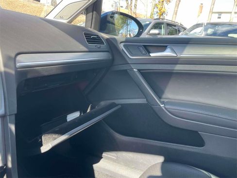 Used 2016 Volkswagen Golf SE w/ Lighting Package image 30