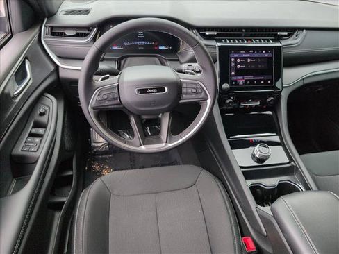 Used 2025 Jeep Grand Cherokee L Laredo RWD image 20