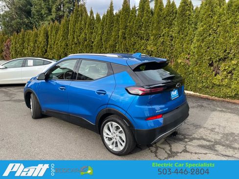 Used 2023 Chevrolet Bolt EUV LT image 6