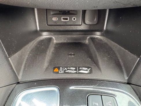 Used 2022 Chevrolet Equinox Premier image 35