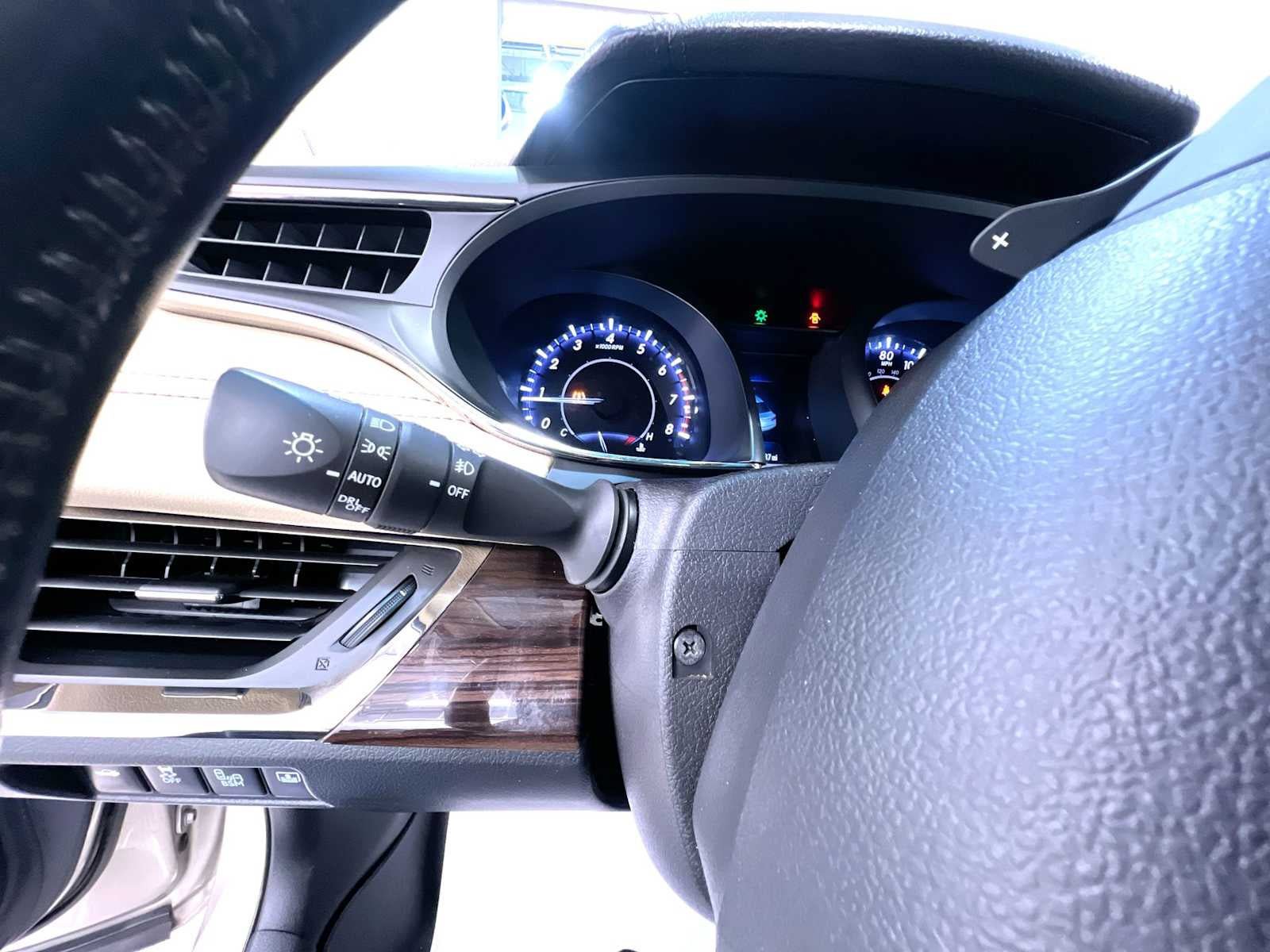 Used 2015 Toyota Avalon Limited w/ Technology Package FWD image 18