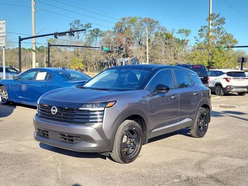 Used 2025 Nissan Kicks SV w/ Charging Package FWD image 4