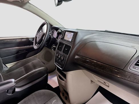 Used 2018 Dodge Grand Caravan SE w/ UConnect Hands-Free Group FWD image 29