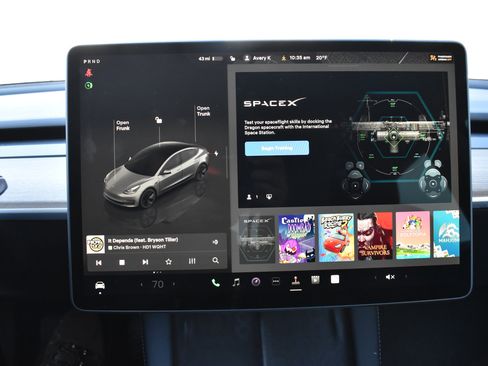 Used 2023 Tesla Model 3 Standard Range image 33