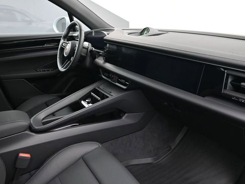 New 2026 Porsche Macan Electric RWD image 14