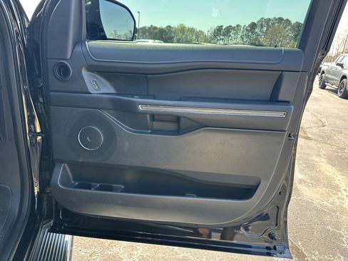 Used 2022 Ford Expedition Max XLT image 15