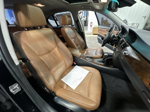 Used 2011 BMW 335i xDrive Sedan AWD/4WD image 32