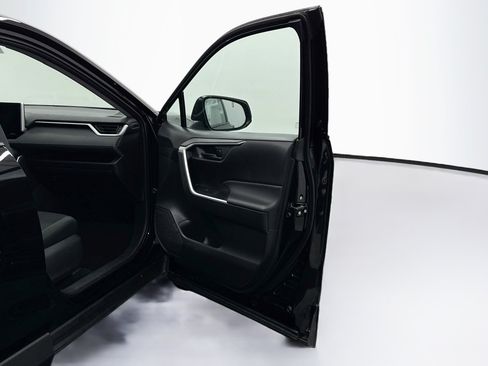 Used 2025 Toyota RAV4 LE FWD image 30