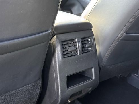 Used 2024 Mitsubishi Outlander SE image 27