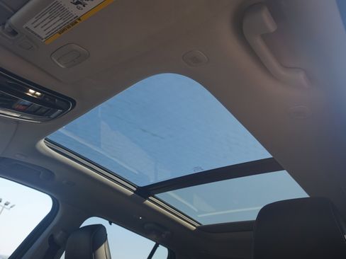 Used 2023 Jeep Grand Cherokee 4WD 4xe w/ Luxury Tech Group II image 15