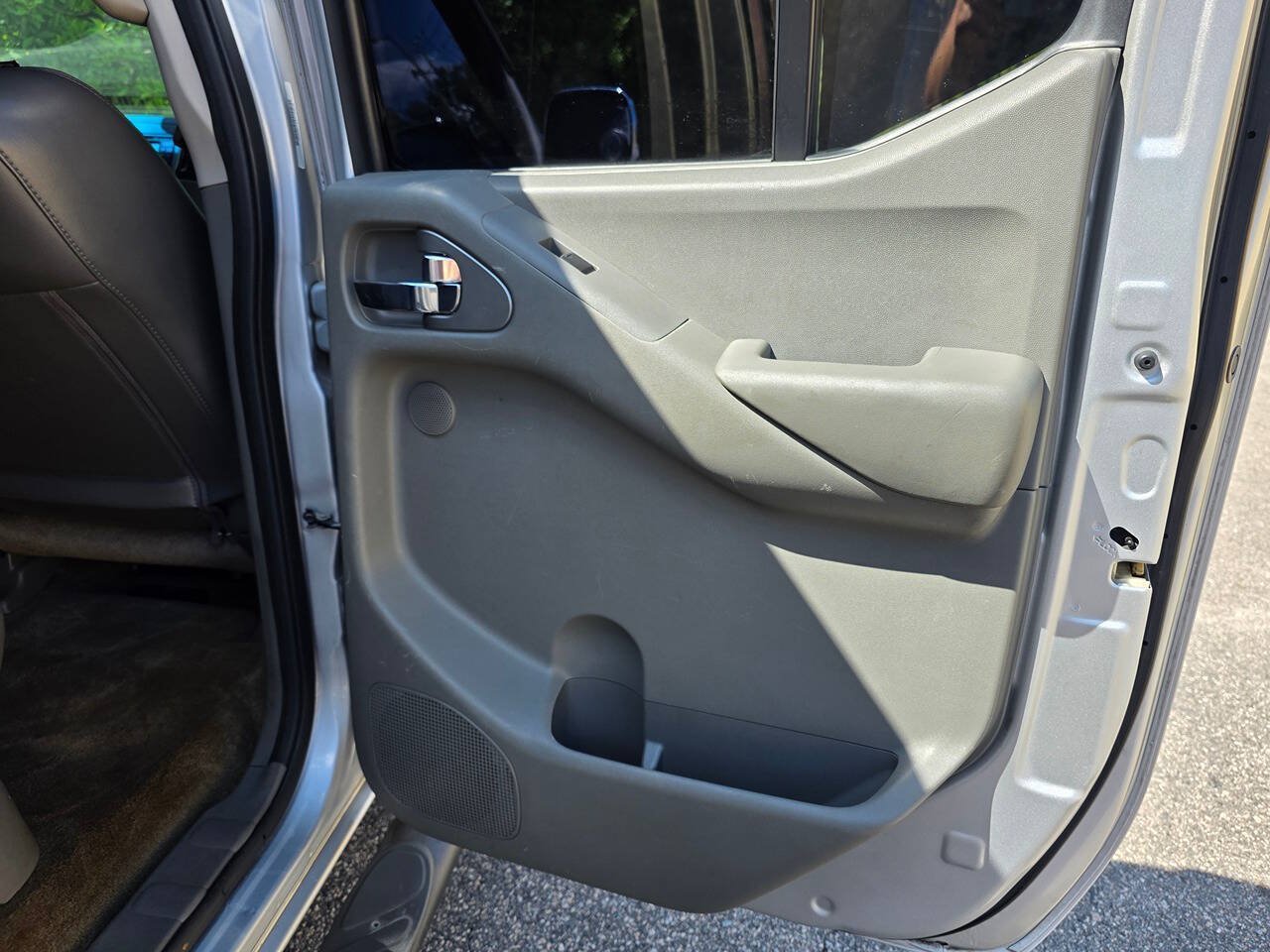 Used 2013 Nissan Frontier SL w/ Moonroof Pkg AWD/4WD image 31