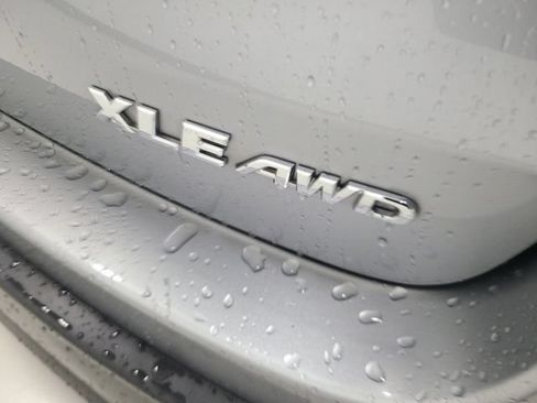 Used 2014 Toyota Highlander XLE AWD/4WD image 9