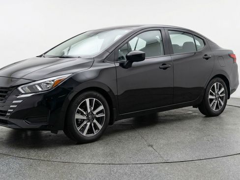 Used 2025 Nissan Versa SV image 3