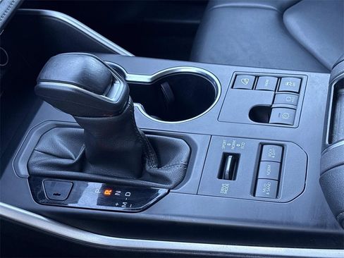 Used 2023 Toyota Highlander XLE image 36