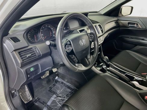 Used 2017 Honda Accord Sport image 9