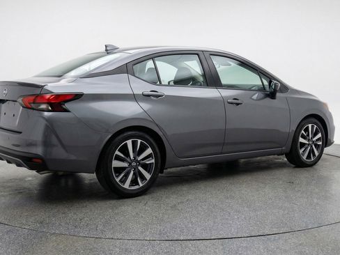 Used 2025 Nissan Versa SV image 9